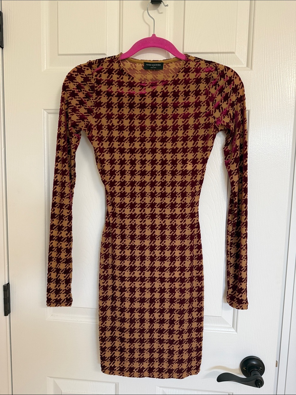 naked wardrobe Burgundy & Tan Houndstooth Long-Sleeve Dress